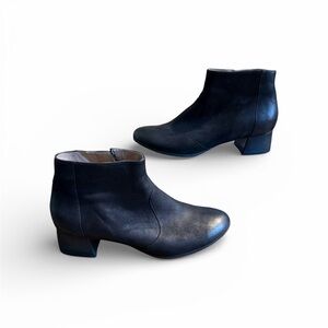 Dansko Black Petra Leather Ankle Bootie Boots Size 9